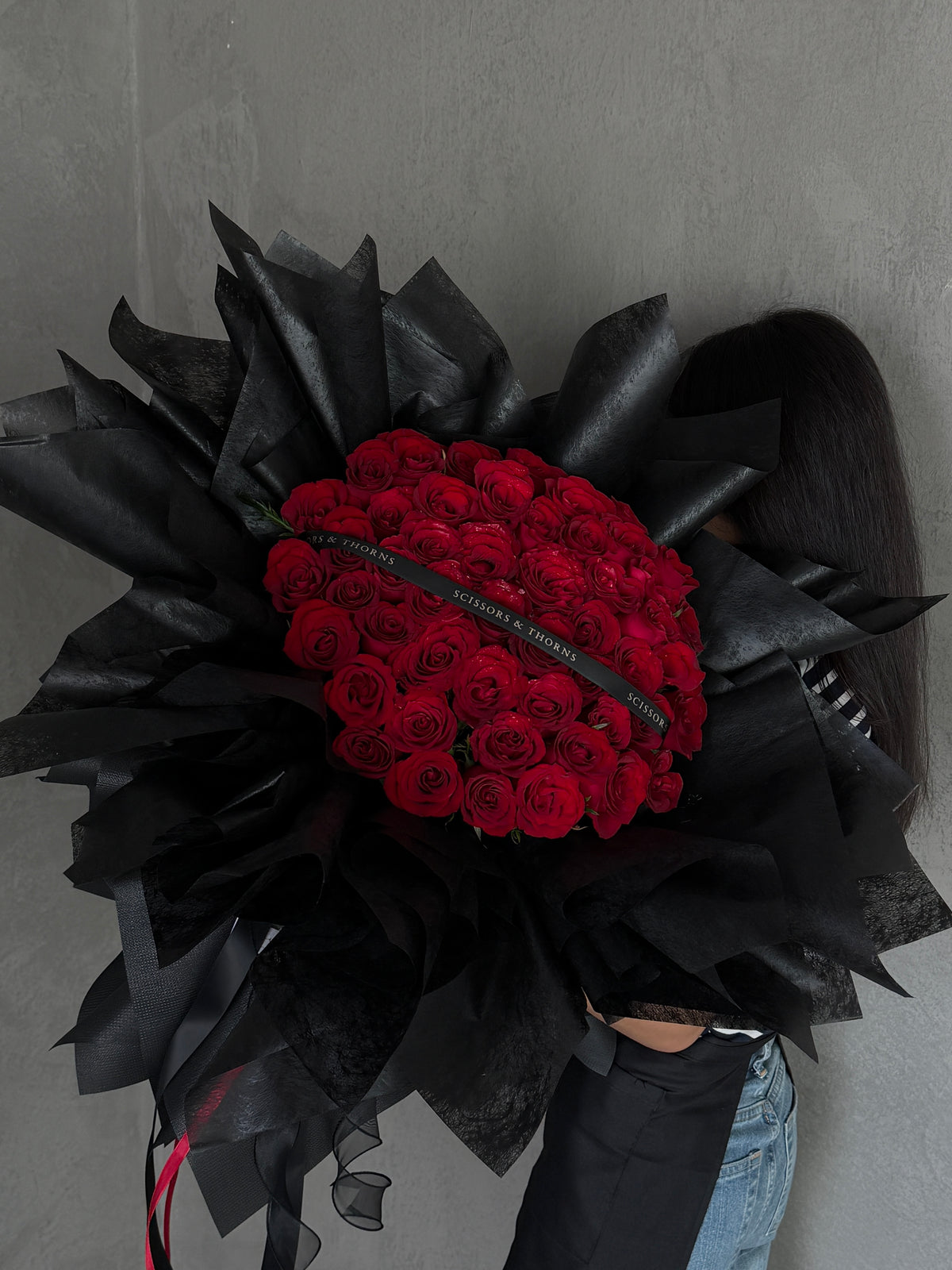Midnight Muse – 50 Stalks Roses